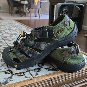 Keen Green and Black Outdoor Sandal Shoes with Rubber Toe Protection